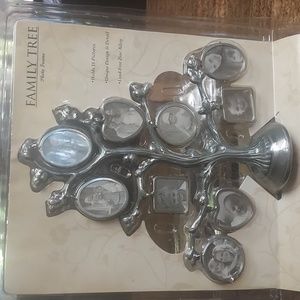 Vintage Family tree standing tree holds 18 pictures.NEW